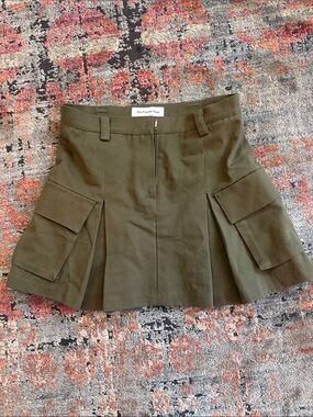 The Frankie Shop Olive Utility Pleated Skort